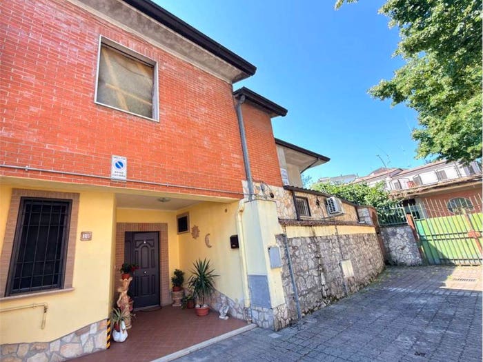 Casa con 6 locali in vendita in VIALE DELLA LIBERTA, Centro, Ceccano