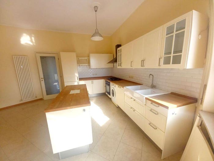 Appartamento quadrilocale in vendita in Viale Paolo Toschi, Centro Storico, Parma