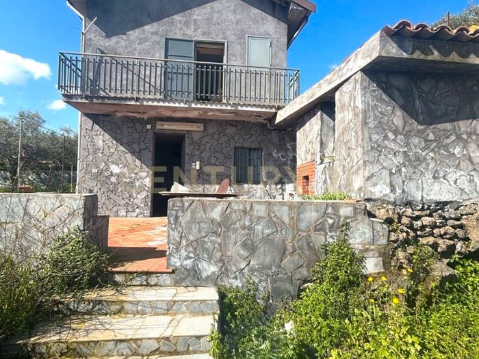 Casa quadrilocale in vendita in Via Vidalba, Rovittello, Castiglione di Sicilia