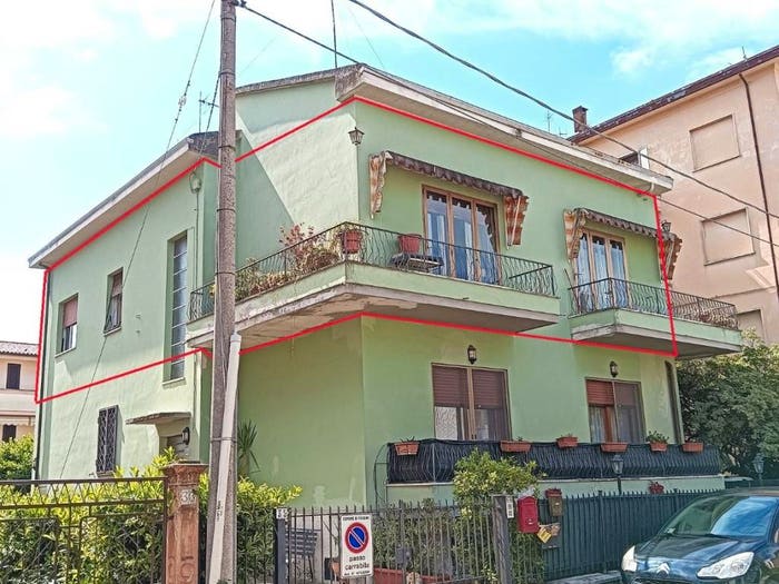 Appartamento con 6 locali in vendita in Via Oslavia, Viale Roma, Foligno