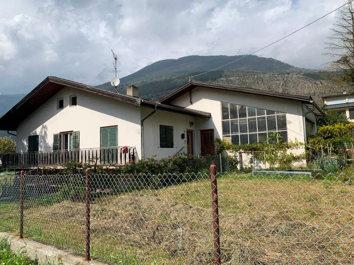 Casa con 6 locali in vendita in Via Dr Franz Tappeiner, Centro, Lasa