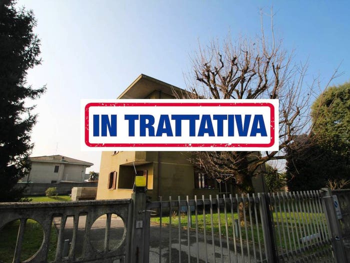 Appartamento trilocale in vendita in Via Umberto Maddalena, Lazzate