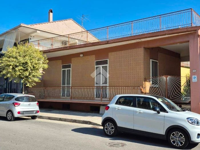 Casa trilocale in vendita in Via Roma, Curti