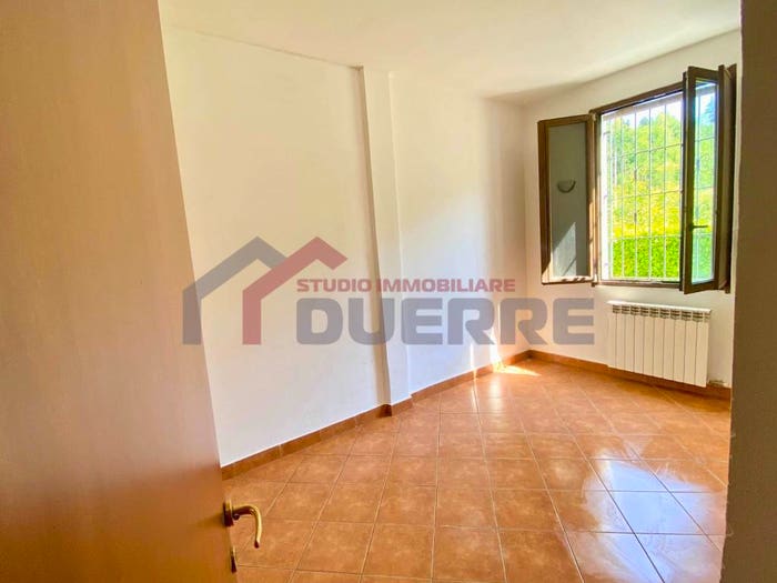 Appartamento trilocale in vendita in Camnago Volta, Como