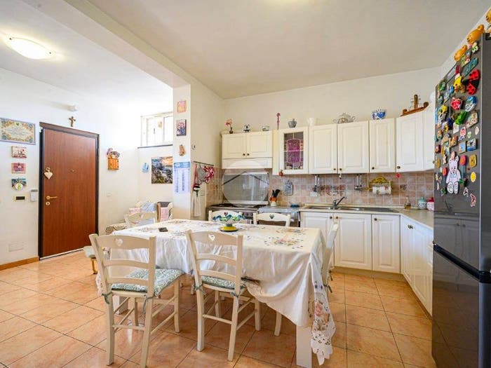 Appartamento trilocale in vendita in Via Guarene, Piana del Sole, Roma