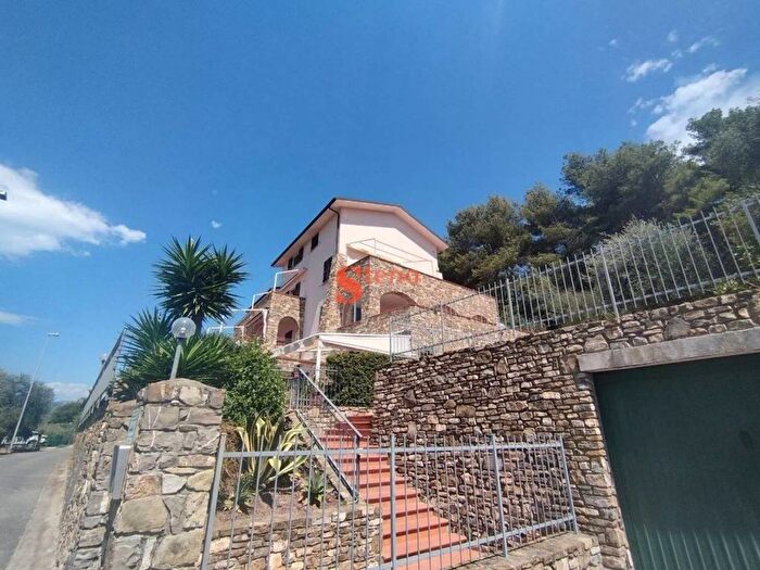 Appartamento trilocale in vendita in Pian Grande, Andora