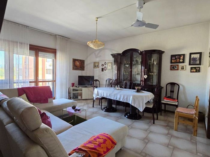 Casa quadrilocale in vendita in Viale Cesare Battisti, Centro, Acquasparta