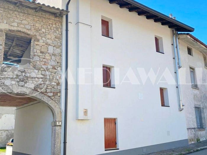Casa con 6 locali in vendita in Via Riosecco, Centro, Travesio