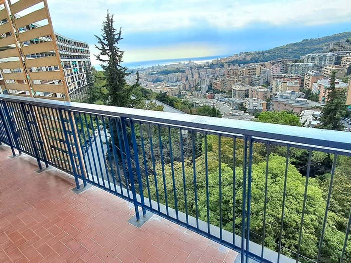 Appartamento con 6 locali in vendita in Via Elio Modigliani, Marassi, Genova