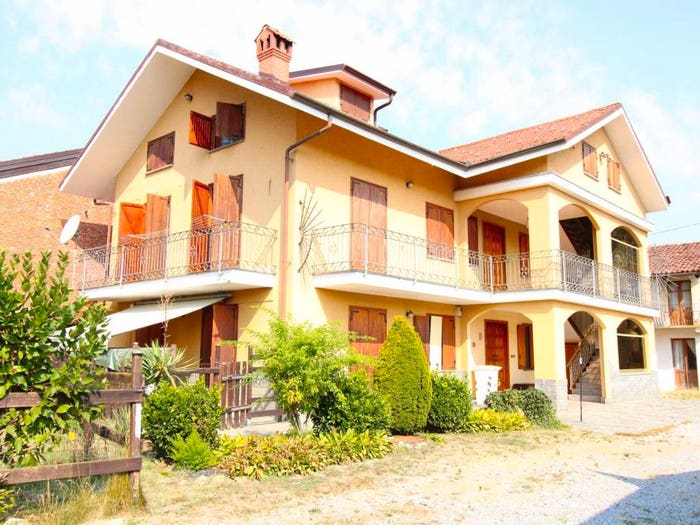 Casa con 6 locali in vendita in Santo Stefano Roero