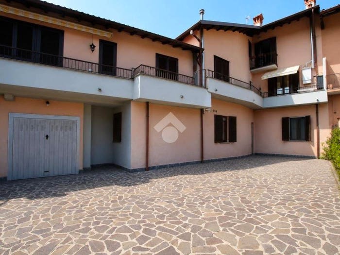Appartamento trilocale in vendita in Via Interno, Rovagnate, La Valletta Brianza