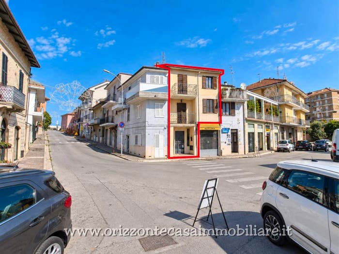 Casa con 6 locali in vendita in Centro, Folignano