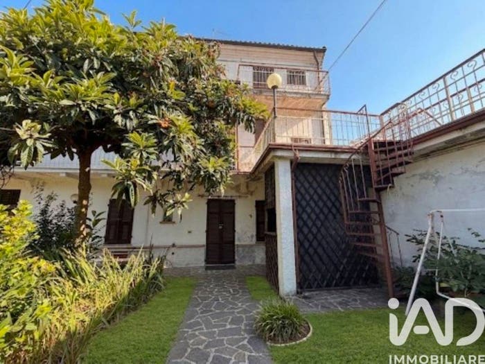 Casa con 6 locali in vendita in Via carezzano, Paderna