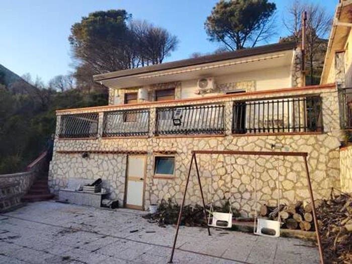 Casa quadrilocale in vendita in Strada Intercomunale, Montelepre