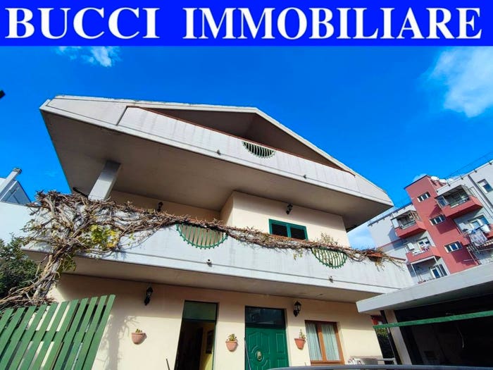 Casa con 6 locali in vendita in Via Valle Roveto, Ospedale, Pescara