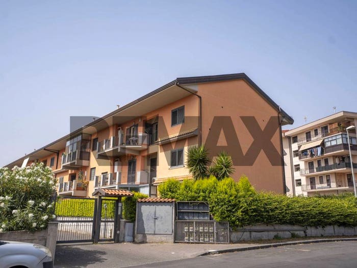 Appartamento con 5 locali in vendita in Via Emanuele Macrì, San Giovanni Tupparello, Acireale