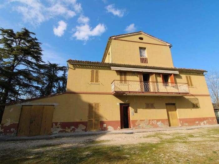 Casa con 6 locali in vendita in Maiolati Spontini