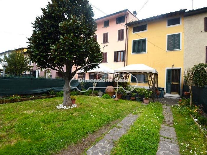 Casa con 6 locali in vendita in Via Chiesa XVIII, Sant'Angelo, Lucca