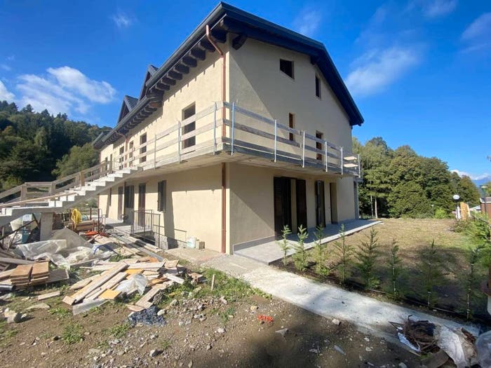 Appartamento bilocale in vendita in Viale Guglielmo Poletti, Lanzo D'Intelvi, Alta Valle Intelvi