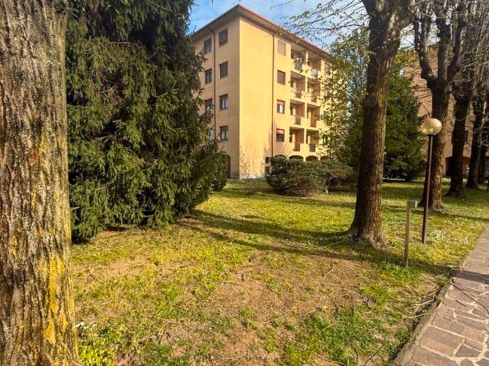 Appartamento quadrilocale in vendita in Via Giovanni Giolitti, Centro, Castano Primo