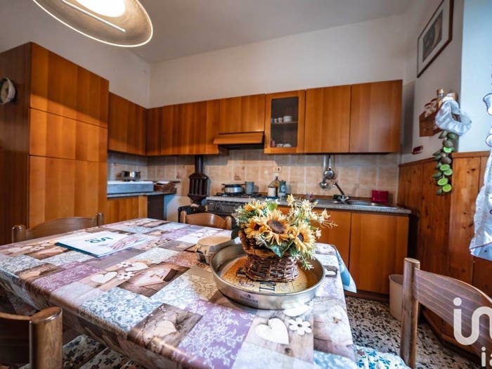 Casa con 6 locali in vendita in Piazza PIAZZA VITTORIA, Borgo Chiese