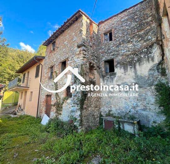 Casa quadrilocale in vendita in Via Agliana Peralla, Camaiore Paese, Camaiore