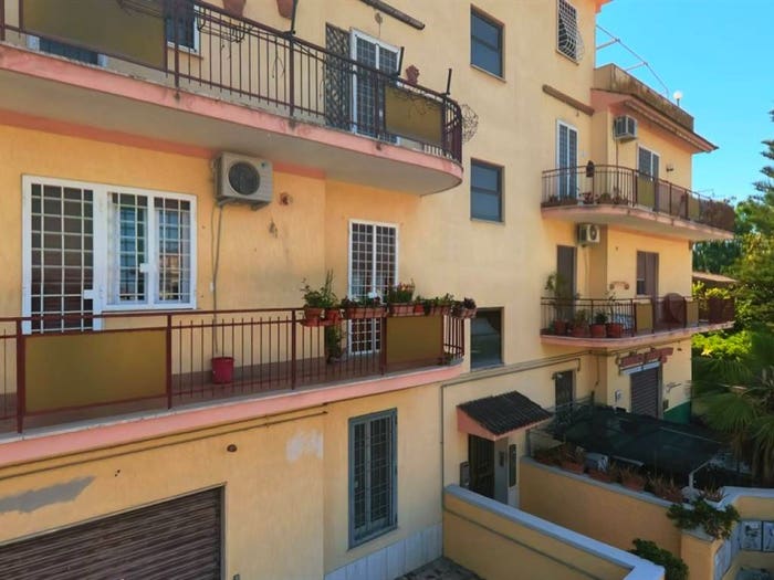 Appartamento quadrilocale in vendita in Via Francesco Giuseppe Bressani, Acilia, Roma