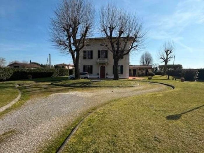 Casa con 6 locali in vendita in Fucecchio