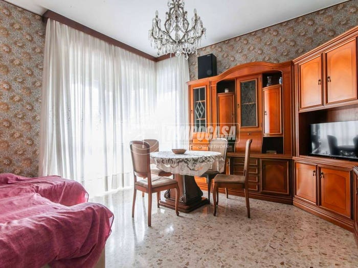 Appartamento trilocale in vendita in Via Genova, Centro, Marnate