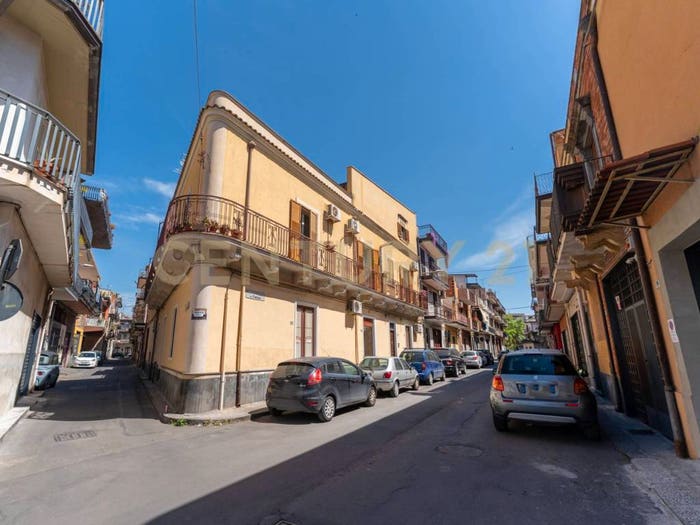 Appartamento con 6 locali in vendita in Via Fallica, Paternò