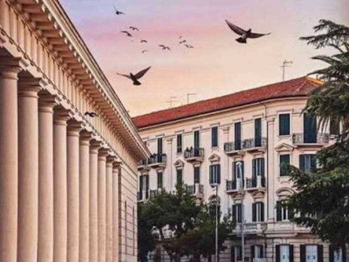 Appartamento con 6 locali in vendita in Via Novembre, Villa Comunale, Foggia
