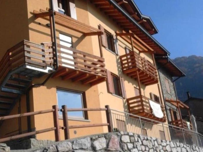 Appartamento trilocale in vendita in Via La Valle, Costa Serina