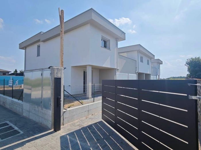 Casa quadrilocale in vendita in Via Roma, Limido Comasco