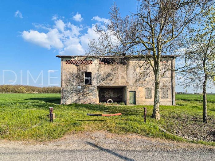 Casa con 6 locali in vendita in VIA MADONNA, Camposanto