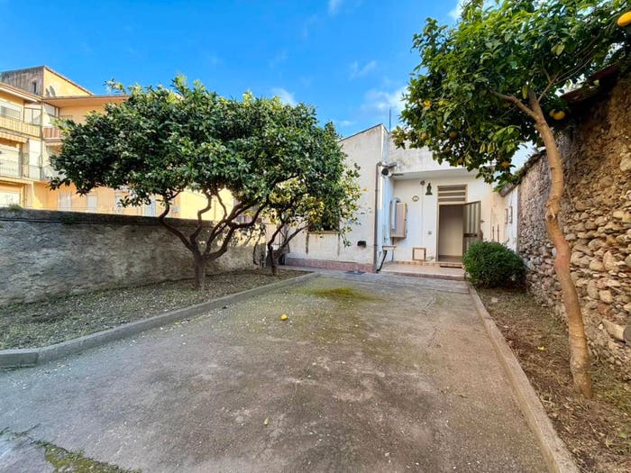 Casa con 6 locali in vendita in Via Marina, Centro, Falcone
