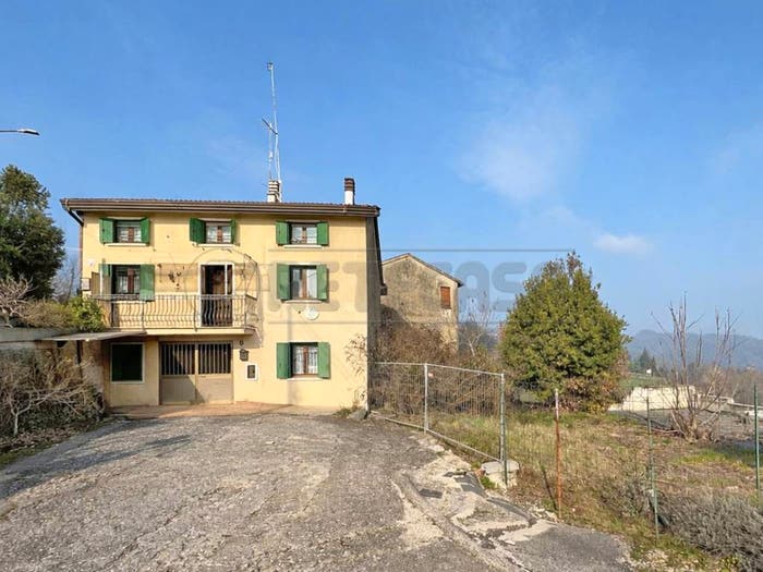 Casa con 5 locali in vendita in Via Capitello, Quargnenta, Brogliano