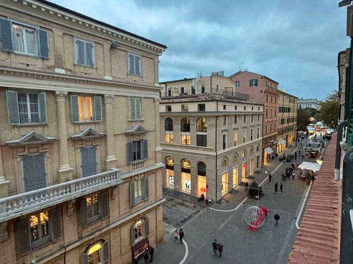 Appartamento con 5 locali in vendita in Corso Giuseppe Garibaldi, Corsi, Ancona