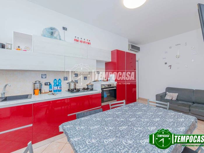 Appartamento trilocale in vendita in Via Fratelli Cervi, Centro, Pero