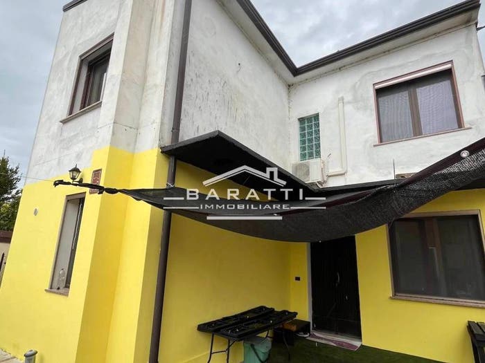 Casa con 6 locali in vendita in San Benedetto Po