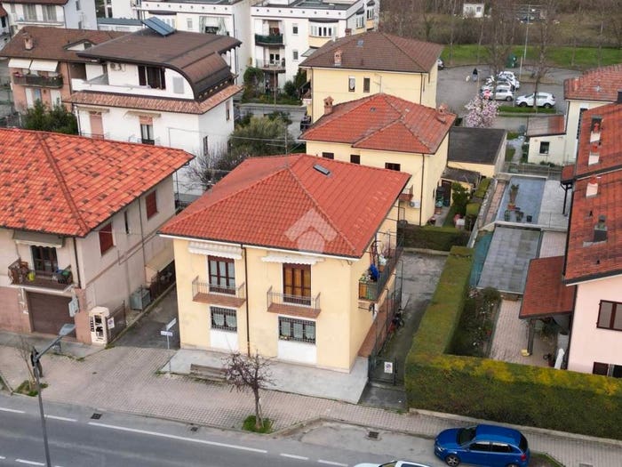 Appartamento quadrilocale in vendita in CORSO CORTEMILIA, Corso Langhe Moretta Corso Cortemilia, Alba