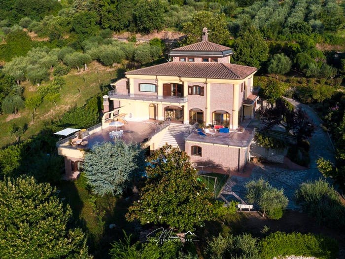 Casa con 6 locali in vendita in Via Tre SantiBeltiglio, Ceppaloni