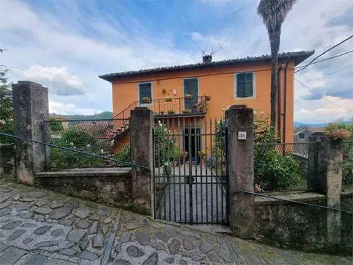 Appartamento con 6 locali in vendita in Via Degli Orti, Coreglia Antelminelli