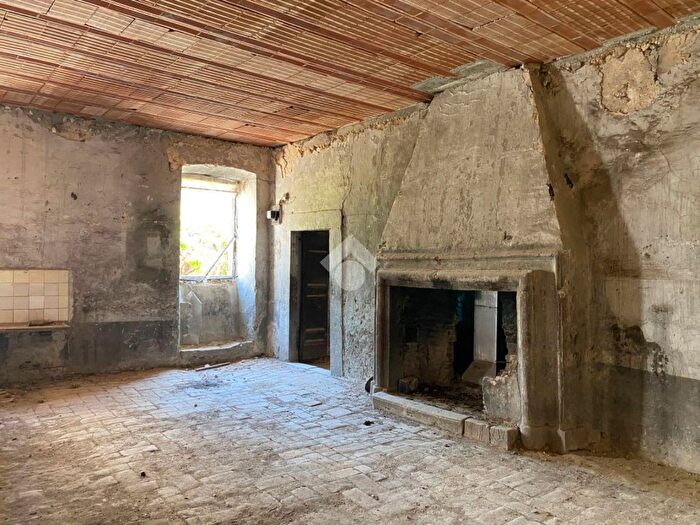 Casa trilocale in vendita in Via del Colle, Mompeo