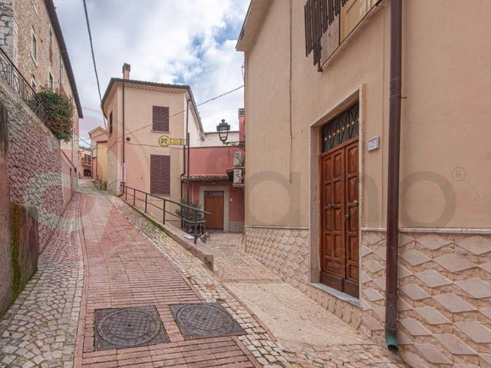 Casa con 5 locali in vendita in Via Conte Diopoldo, Rocca d'Arce