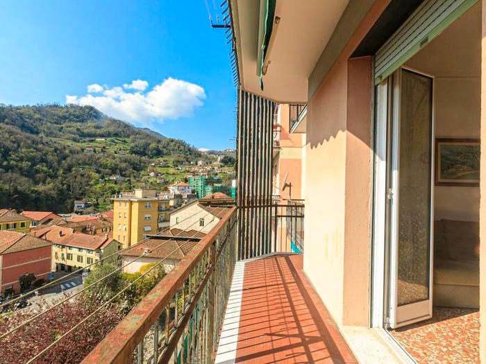 Appartamento con 6 locali in vendita in Via Circonvallazione, Centro, Campomorone