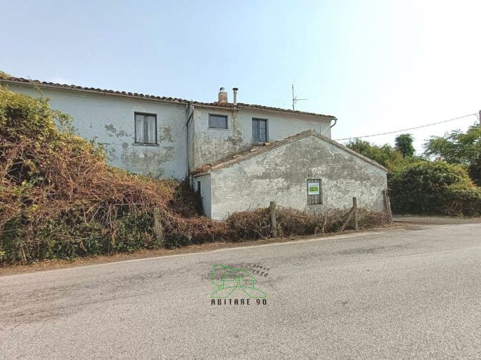 Casa con 6 locali in vendita in VIA CORVINA, Lucrezia, Cartoceto