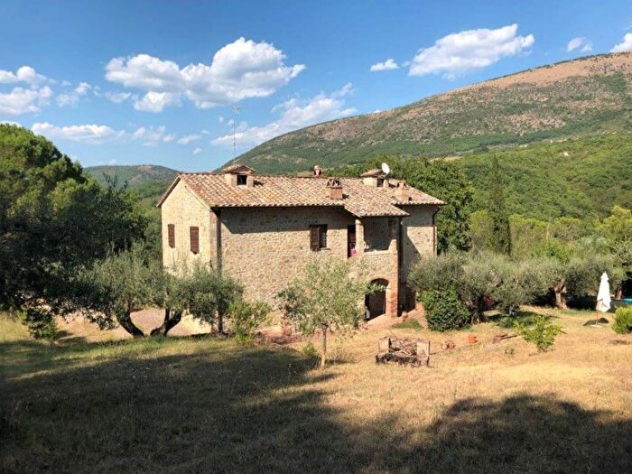 Casa con 6 locali in vendita in Umbertide