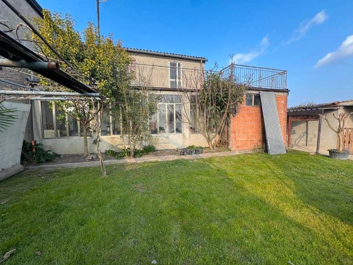 Casa con 6 locali in vendita in Via gorghizzolo, Due Carrare
