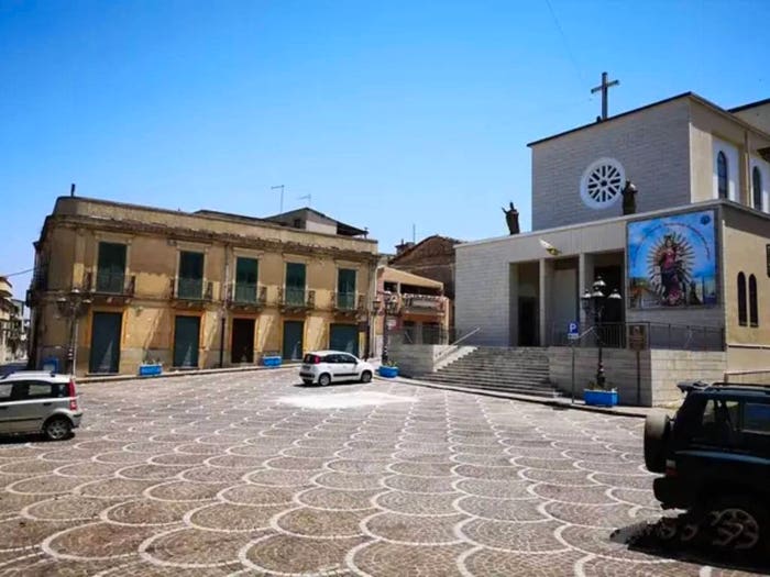 Casa con 6 locali in vendita in Piazza Santo Stefano, Varapodio