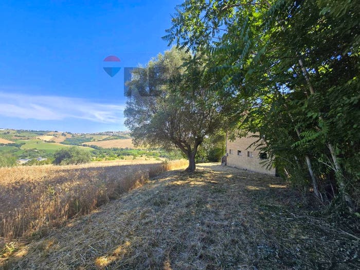 Casa con 6 locali in vendita in Via Santa Leandra, Montegranaro